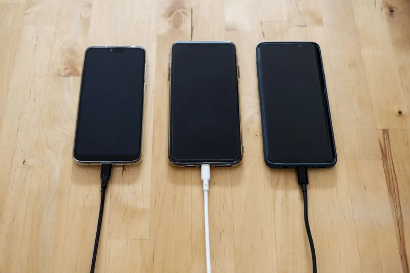 Chargeurs 30W, 65W, 120W : ce que les fabricants ne vous diront jamais sur votre batterie